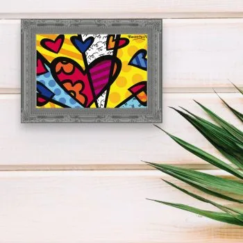 Corazón Vibrante: Inspiración Britto en Miniatura