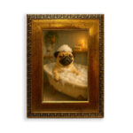 Pug en la bañera con espuma en cuadro decorativo marco dorado