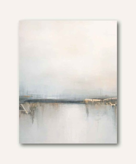 Cuadro abstracto contemporáneo con horizonte difuso en tonos marfil, gris suave y azul niebla inspirado en paisajes costeros
