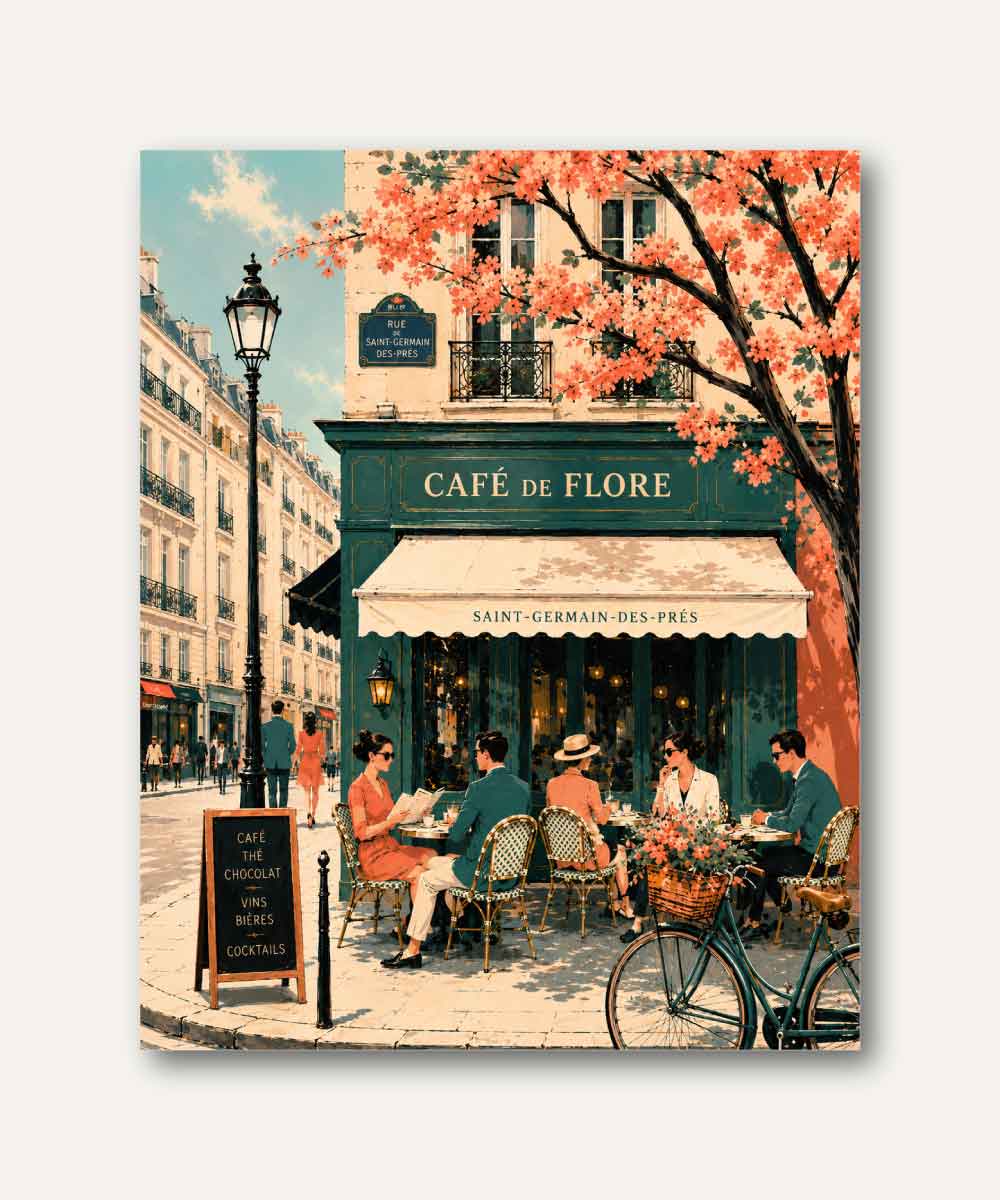 Cuadro decorativo inspirado en el Café de Flore de París, con terraza parisina, bicicletas, flores rosadas y ambiente elegante de Saint-Germain-des-Prés.
